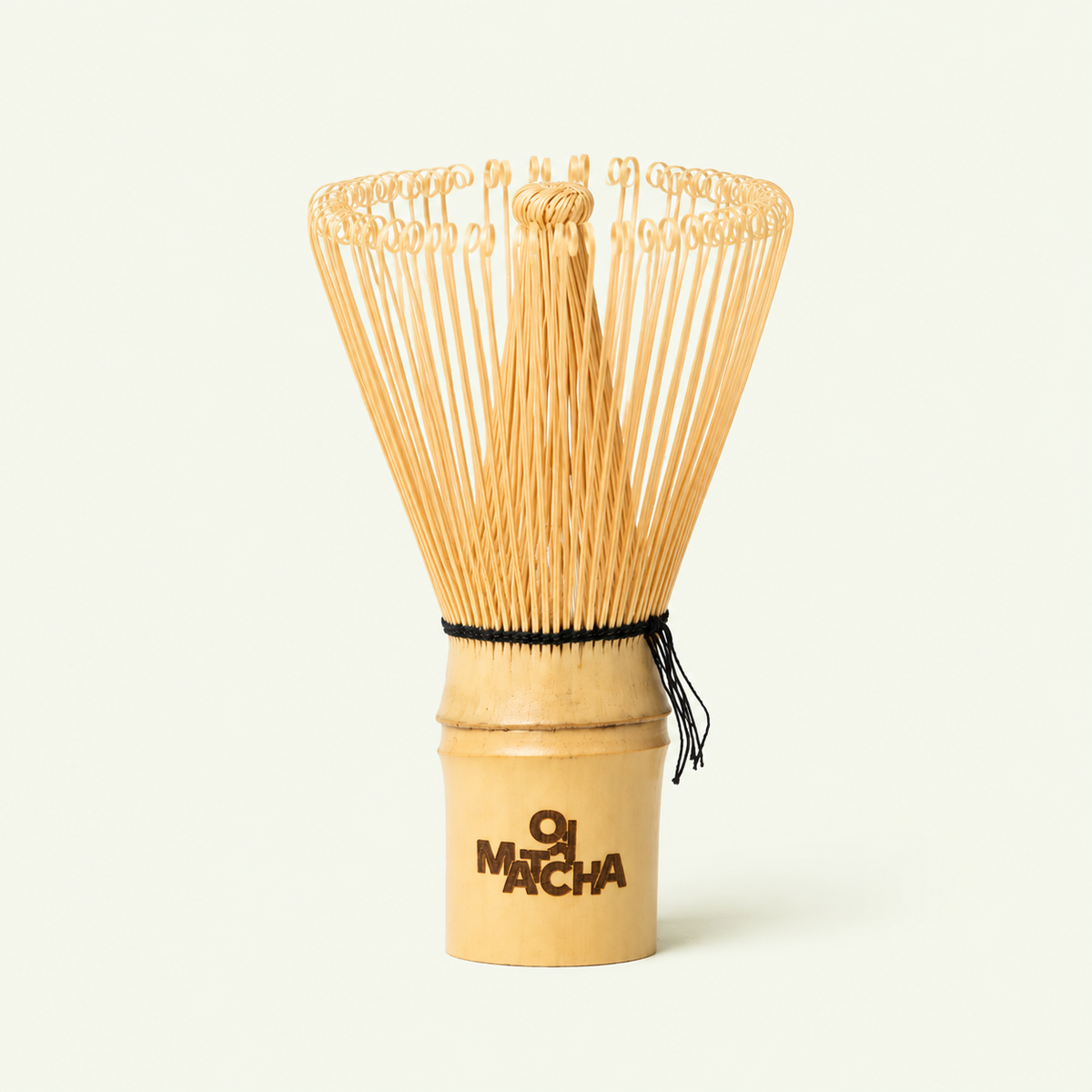 Chasen de bambú dorado de 100 púas con logo Oji Matcha grabado en el mango