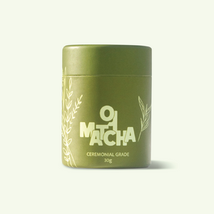 Lata verde de matcha ceremonial Oji Matcha de 30 g con el logo y la leyenda ceremonial grade