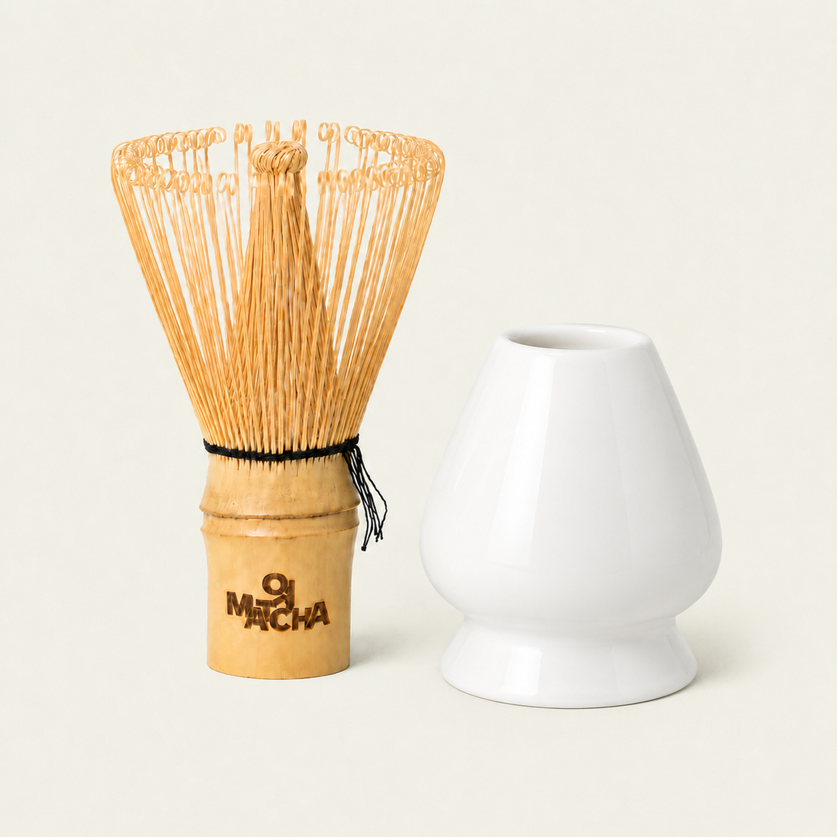 Set de chasen de bambú 100 púas y soporte de cerámica blanco — Oji Matcha