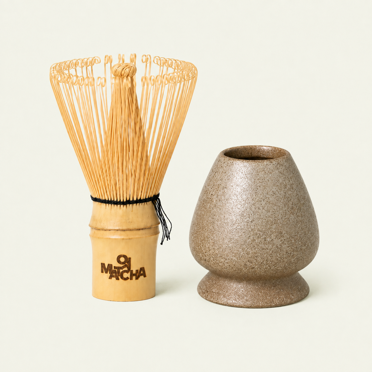 Set de chasen de bambú 100 púas y soporte de cerámica chocolate — Oji Matcha