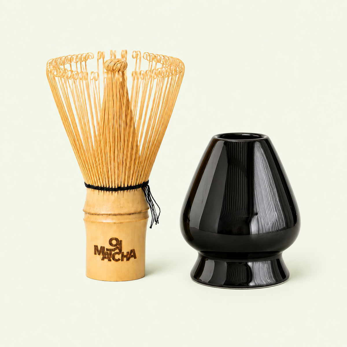 Set de chasen de bambú 100 púas y soporte de cerámica negro brillante — Oji Matcha